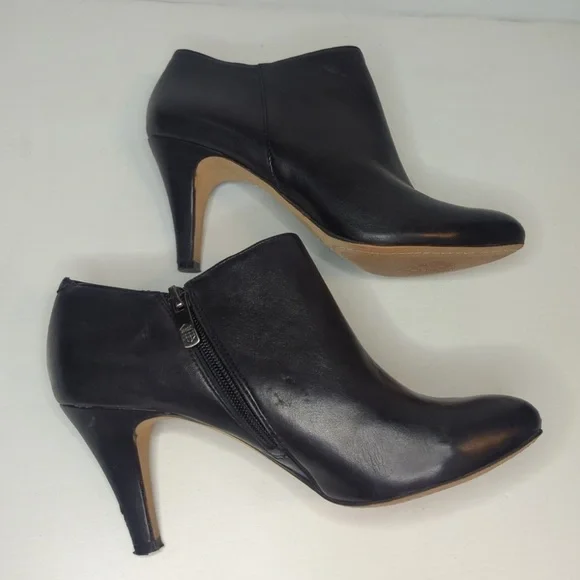 VINCE CAMUTO VIVE Black Ankle Bootie SZ 7.5 Leather Boots Side Zip Shoes - Picture 10 of 17